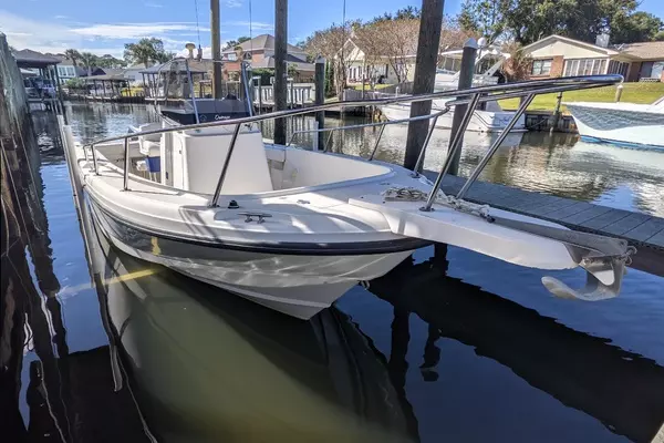 Photo of the 1998 Boston Whaler 23 Outrage