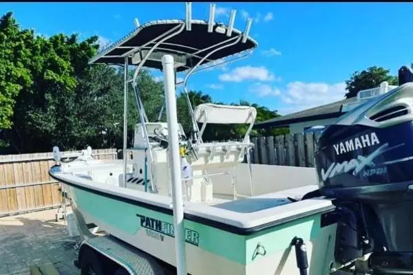 Photo of the 2001 Pathfinder 2200-v