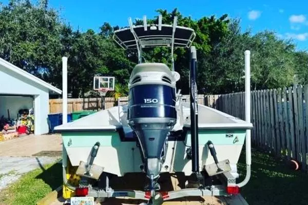 Photo of the 2001 Pathfinder 2200-v