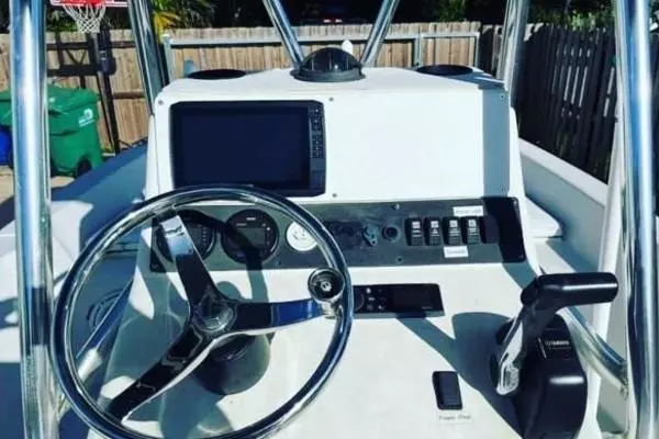 Photo of the 2001 Pathfinder 2200-v