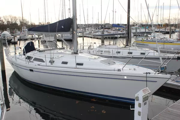 Dealership Sales 42ft Catalina Yacht For Sale