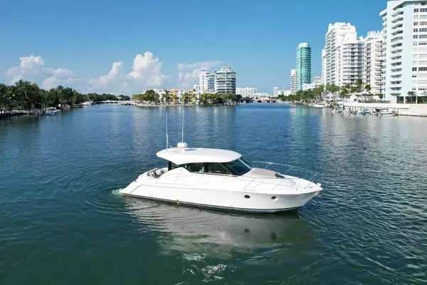 Photo of the 2018 Tiara Yachts 39 Coupe "Triple Threat"