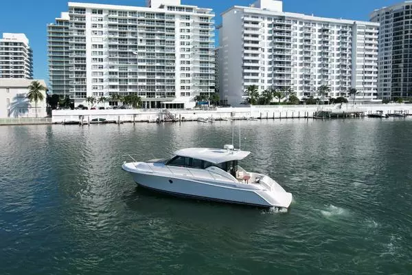 Photo of the 2018 Tiara Yachts 39 Coupe "Triple Threat"