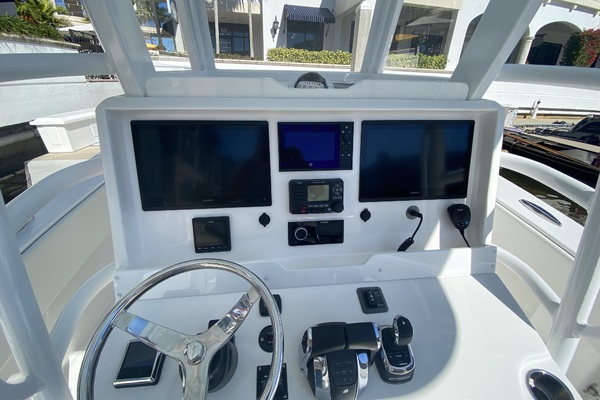 2021 Invincible 36 Open Helm