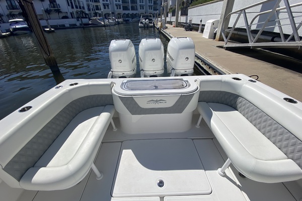 2021 Invincible 36 Open Livewell