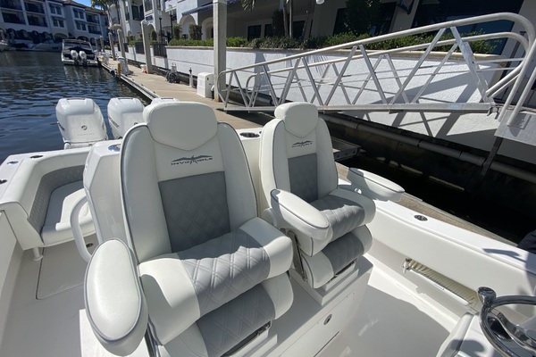 2021 Invincible 36 Open Helm Seating