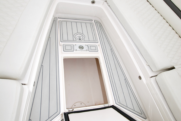 2014 327 Intrepid Open - Knot on Call - Storage