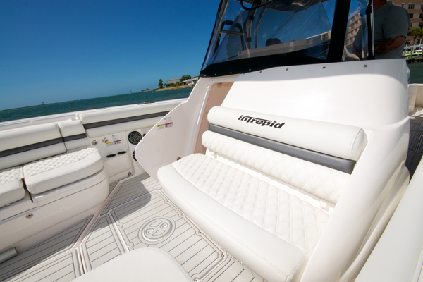 2014 327 Intrepid Open - Knot on Call - Seating