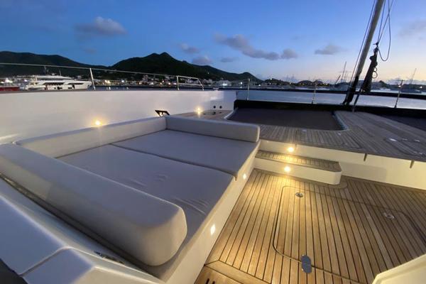 Forward Lounging Area 