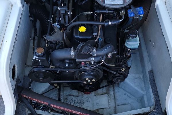 18ft Bayliner Yacht For Sale