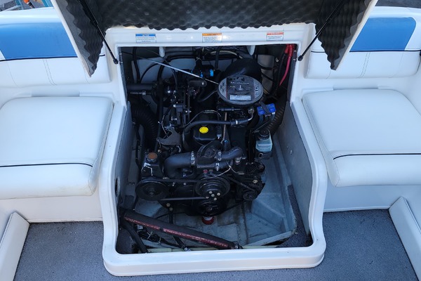 18ft Bayliner Yacht For Sale