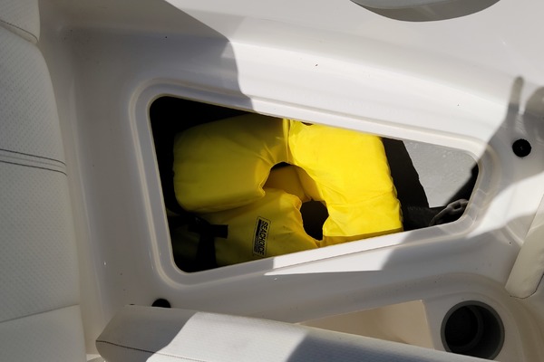 18ft Bayliner Yacht For Sale