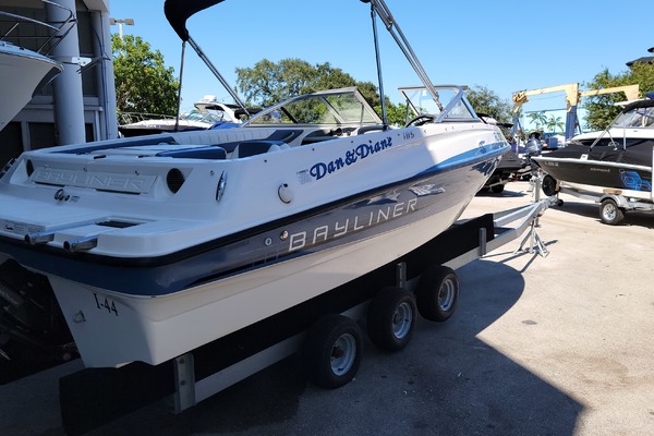 18ft Bayliner Yacht For Sale