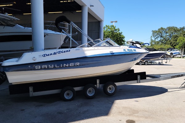 18ft Bayliner Yacht For Sale