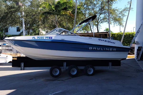 18ft Bayliner Yacht For Sale
