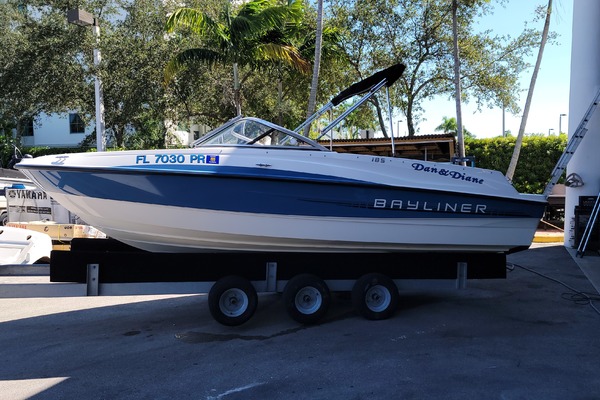 18ft Bayliner Yacht For Sale