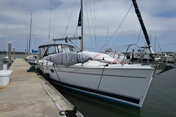 Air Astride 45ft Hunter Yacht For Sale