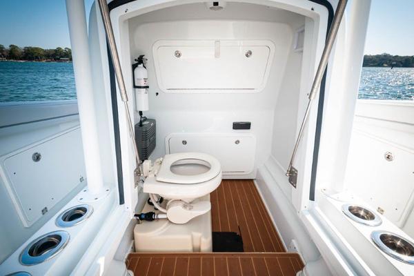 2017 Yellowfin 36 Head