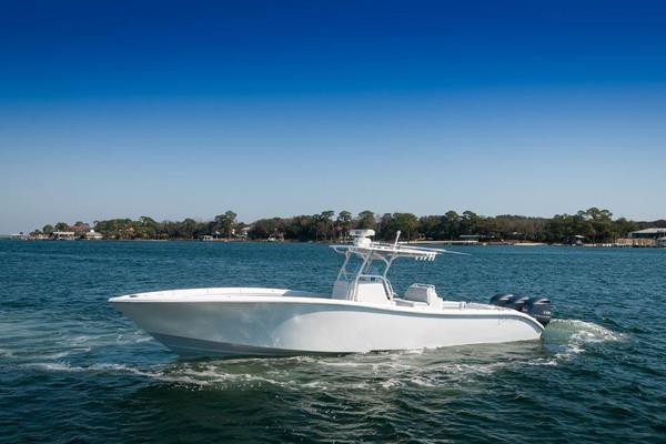 2017 Yellowfin 36 Port Profile
