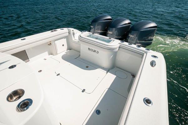 2017 Yellowfin 36 Cockpit 2