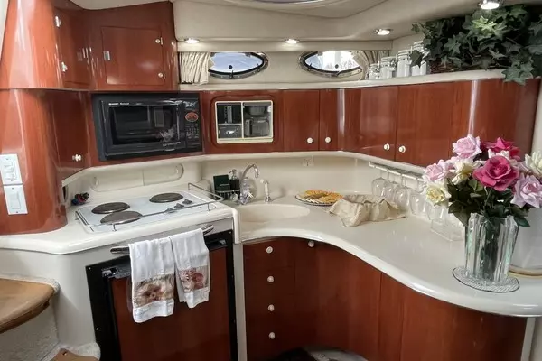 Sea Ray Sundancer 370 Yacht For Sale