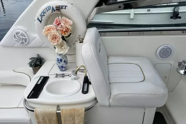 Sea Ray Sundancer 370 Yacht For Sale