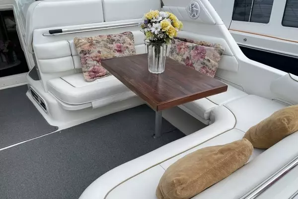 Sea Ray Sundancer 370 Yacht For Sale