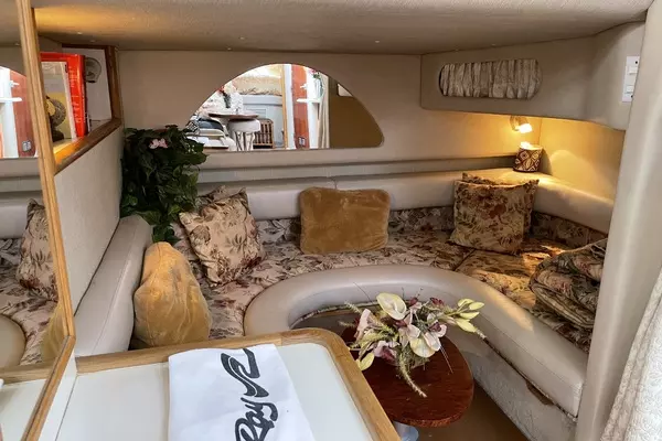 Sea Ray Sundancer 370 Yacht For Sale