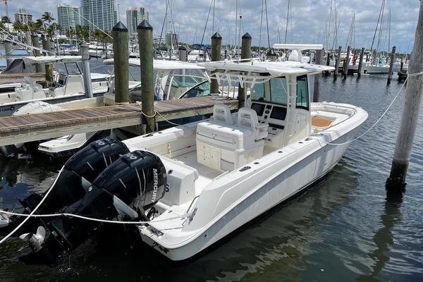 32ft Boston Whaler Yacht For Sale