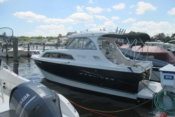26ft Bayliner Yacht For Sale