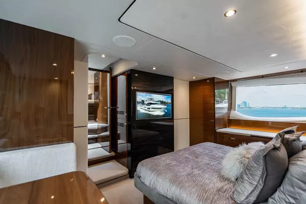 2018 Princess 62