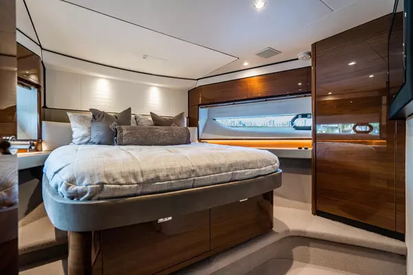 2018 Princess 62