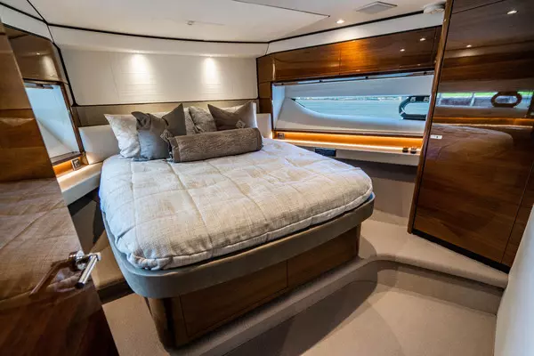2018 Princess 62
