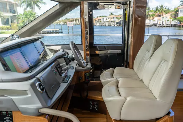 2018 Princess 62