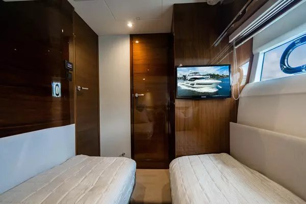 2018 Princess 62