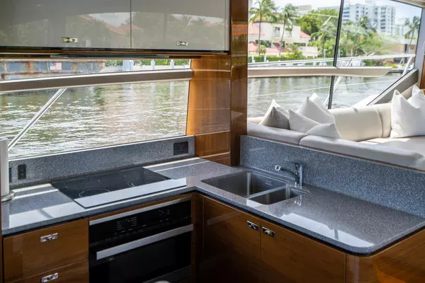 2018 Princess 62
