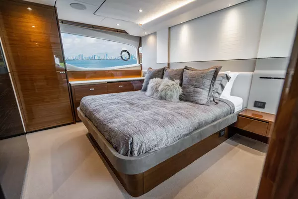 2018 Princess 62