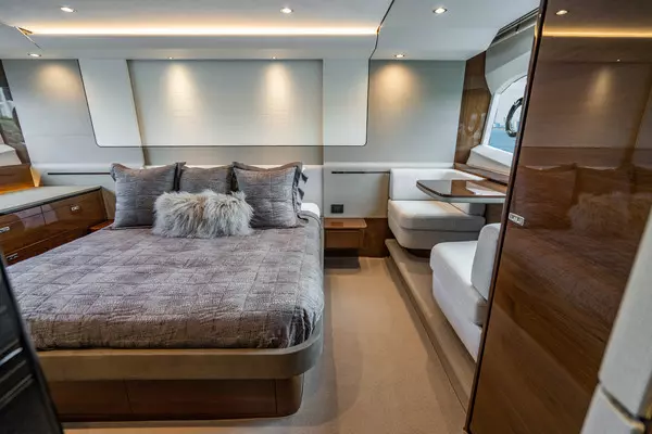 2018 Princess 62