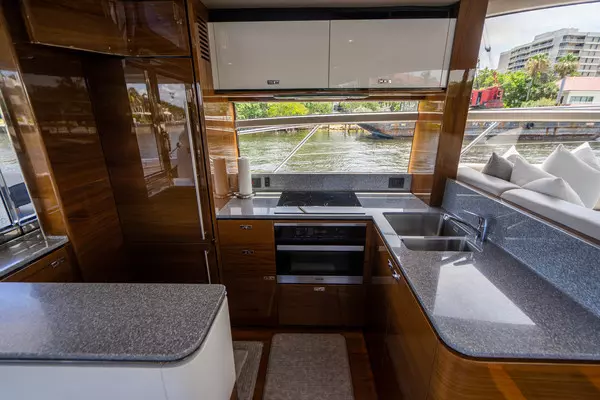 2018 Princess 62
