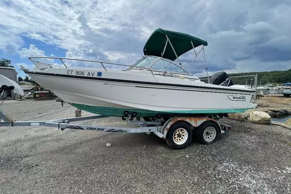 20ft Boston Whaler Yacht For Sale