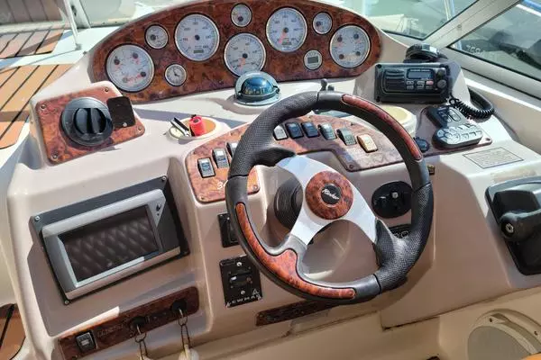 Photo of the 2005 Rinker Fiesta Vee 342