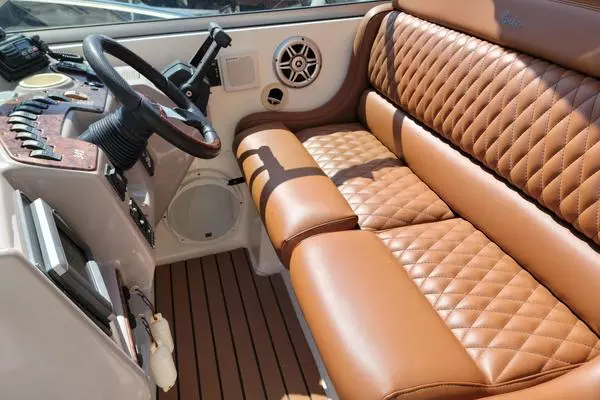 Photo of the 2005 Rinker Fiesta Vee 342