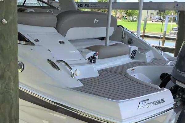 Photo of the 2019 Crownline E275XS