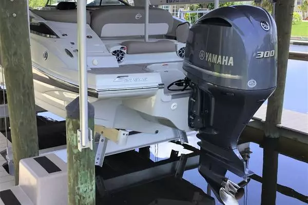 Photo of the 2019 Crownline E275XS