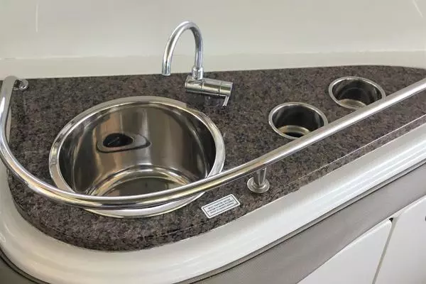 Photo of the 2019 Crownline E275XS