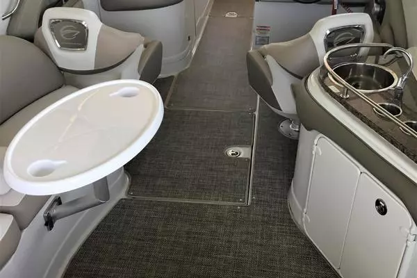 Photo of the 2019 Crownline E275XS