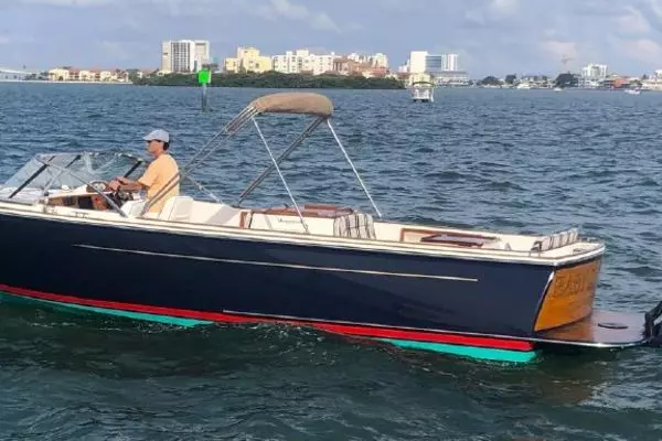 Photo of the 2016 Vanquish 26 Runabout "Baby Grand"