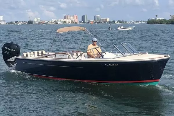 Photo of the 2016 Vanquish 26 Runabout "Baby Grand"