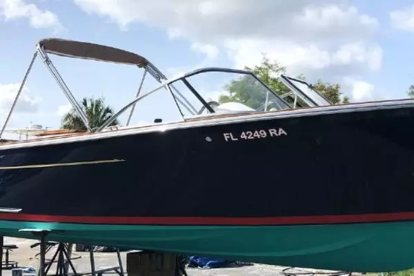 Photo of the 2016 Vanquish 26 Runabout "Baby Grand"