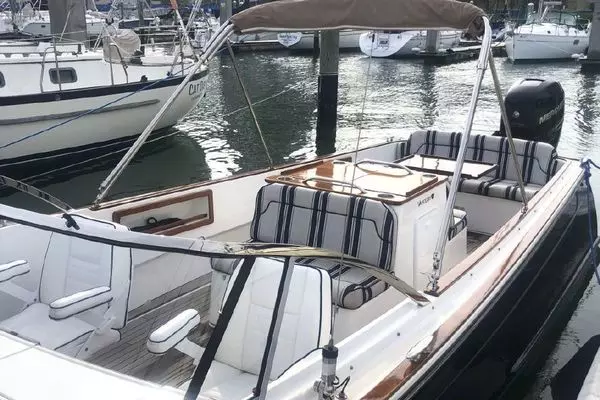 Photo of the 2016 Vanquish 26 Runabout "Baby Grand"